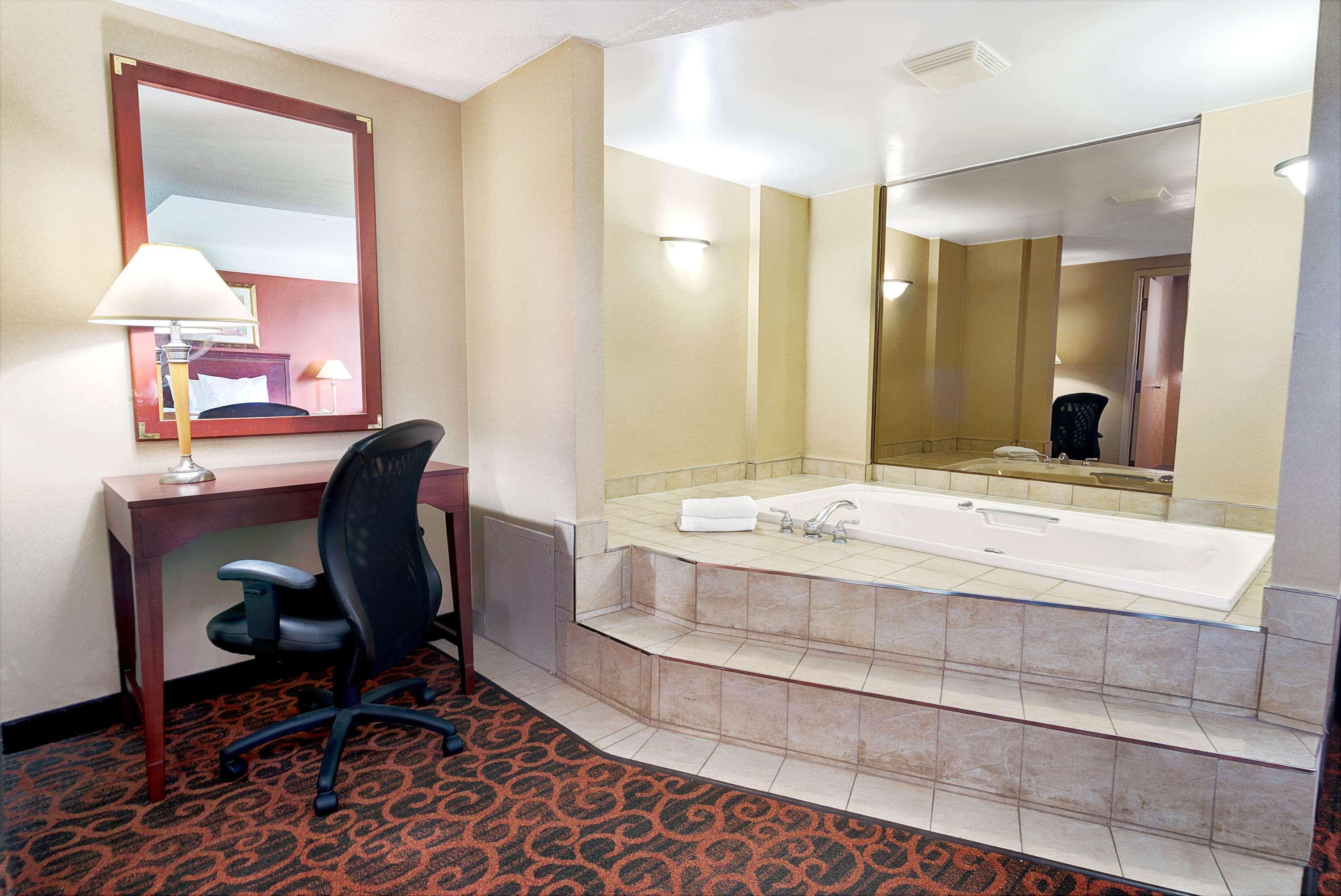 Ramada By Wyndham Niagara Falls/Fallsview Exterior foto