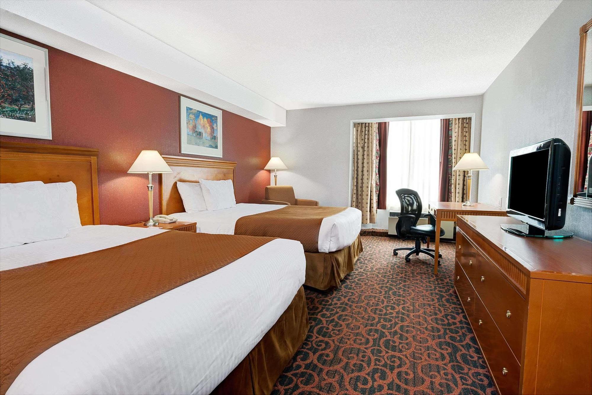 Ramada By Wyndham Niagara Falls/Fallsview Exterior foto